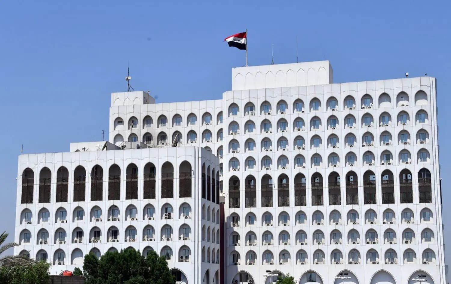 الخارجية العراقية تنفي تورط عائلات دبلوماسيين في قضية تهريب الدفاتر الامتحانية