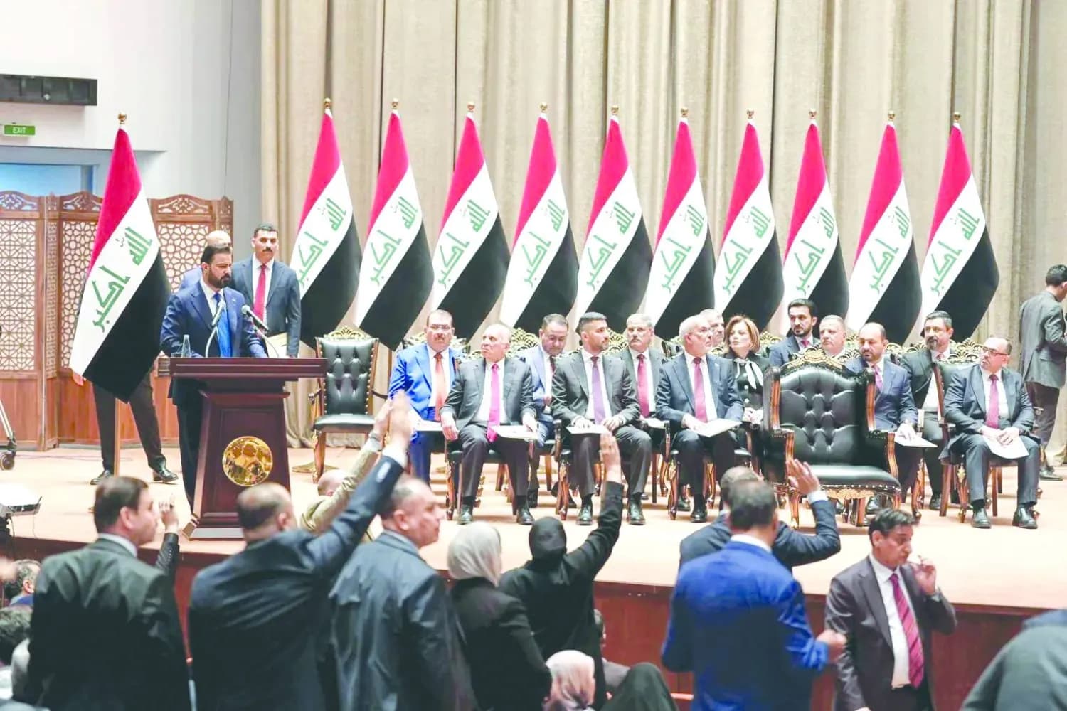 عضو في صادقون يكشف عن خلافات تعرقل استكمال كابينة الزيدي قبل زيارته إلى واشنطن