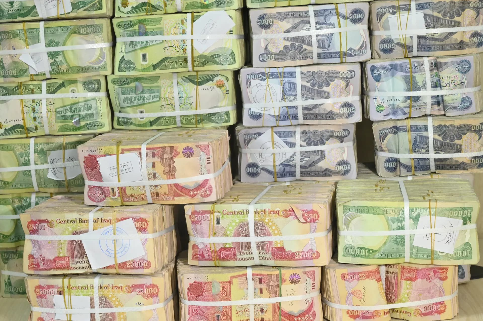مستشار للزيدي: ديون الحكومة تشكل 47% من إجمالي الناتج المحلي