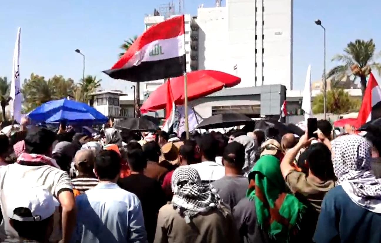 الشيوعي العراقي يدين العنف ضد خريجي المجموعة الطبية: مطالبهم مشروعة