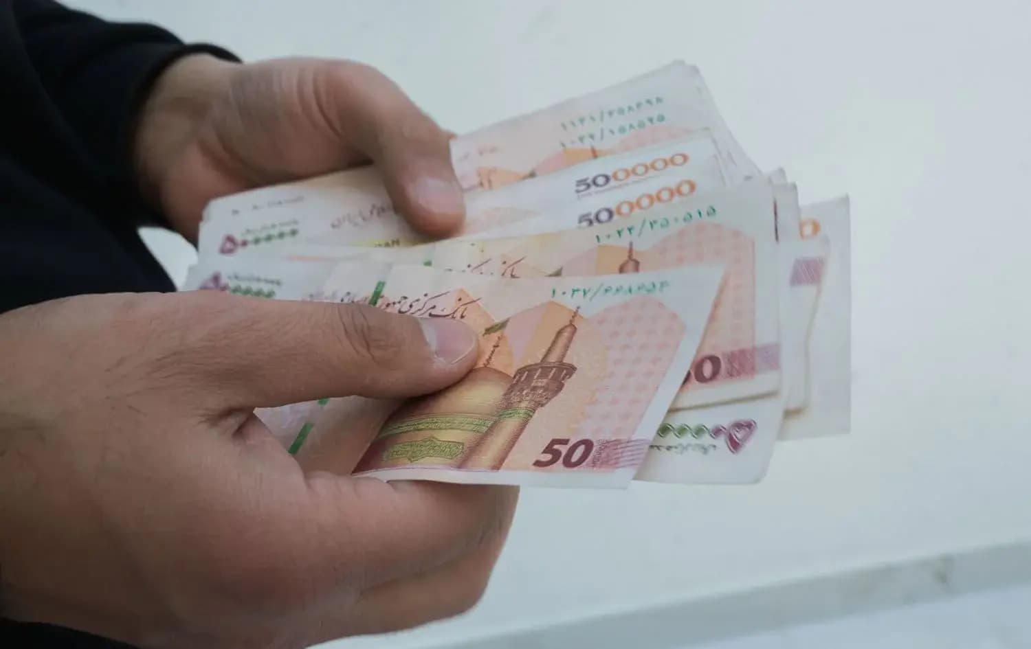 ارتفاع جديد للدولار أمام التومان الإيراني
