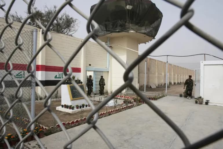 العراق يسلم 49 سجيناً إيرانياً إلى بلادهم