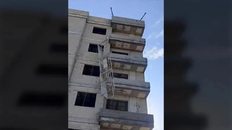 مصرع عامل من كورد روجآفا كوردستان وإصابة شقيقه إثر سقوطهما من سقالة بناء في مرسين