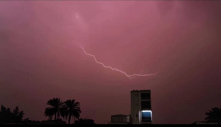 الأنواء الجوية العراقية تحذر من عواصف رعدية وأمطار وتتوقع تجددها الثلاثاء