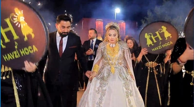 عرس في جزيرة بوتان يحضره أكثر من 7 آلاف شخص ويُجمَع للعريس ما يقارب 800 ألف دولار