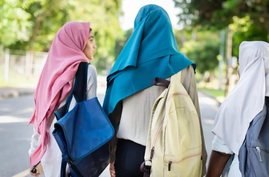 وزارة التربية العراقية ترفض تقييد ارتداء الحجاب للطالبات