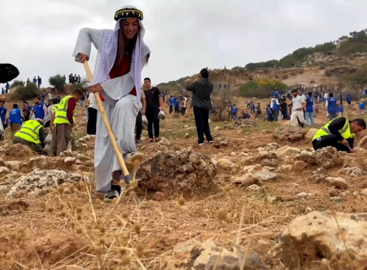 غرس أكثر من 100 ألف بذرة بلوط في محيط معبد لالش بإقليم كوردستان