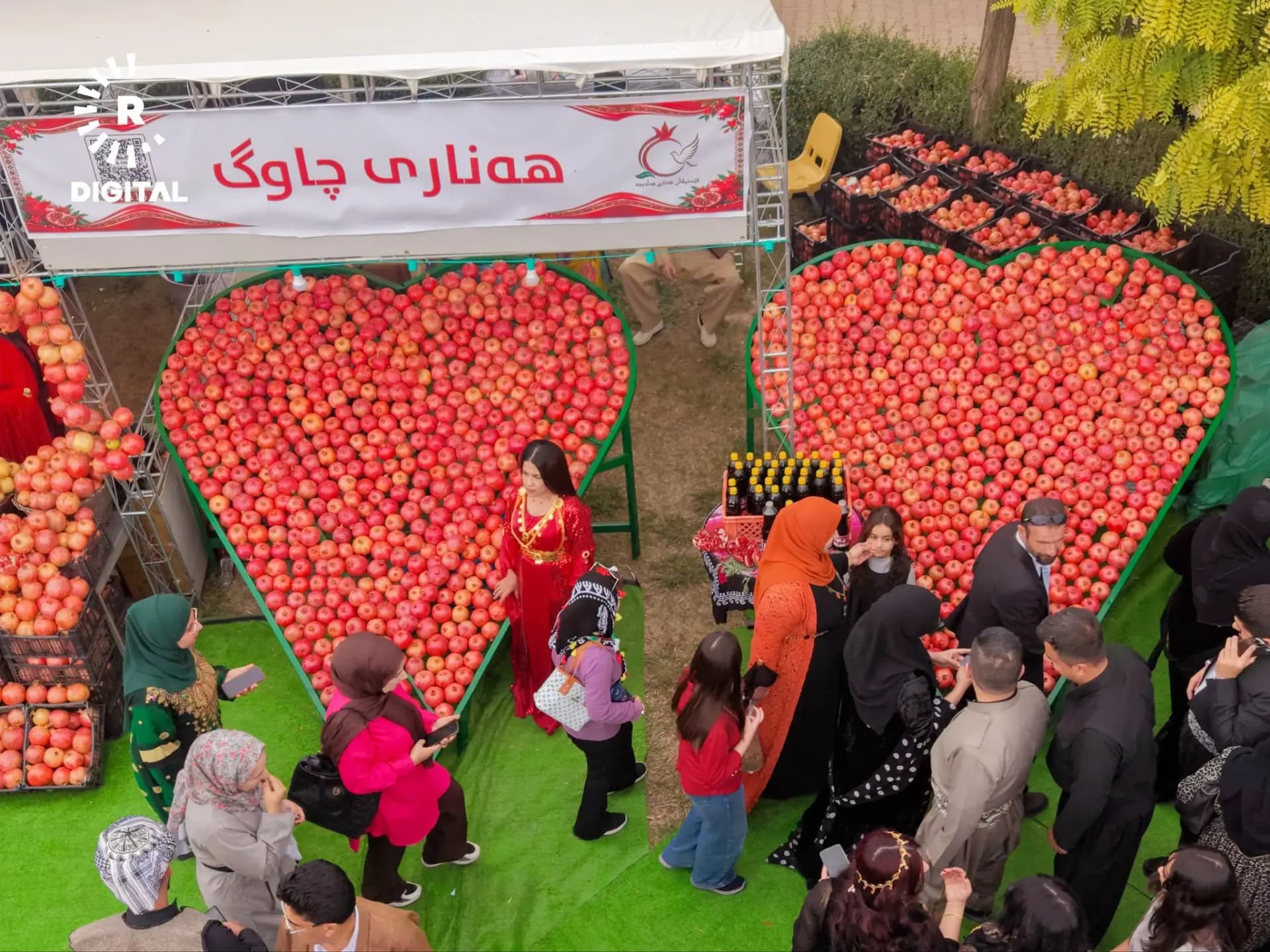 زوار عراقيون لرووداو: رمان محافظة حلبجة لا يُعلى عليه وأجواء المهرجان فاقت التوقعات