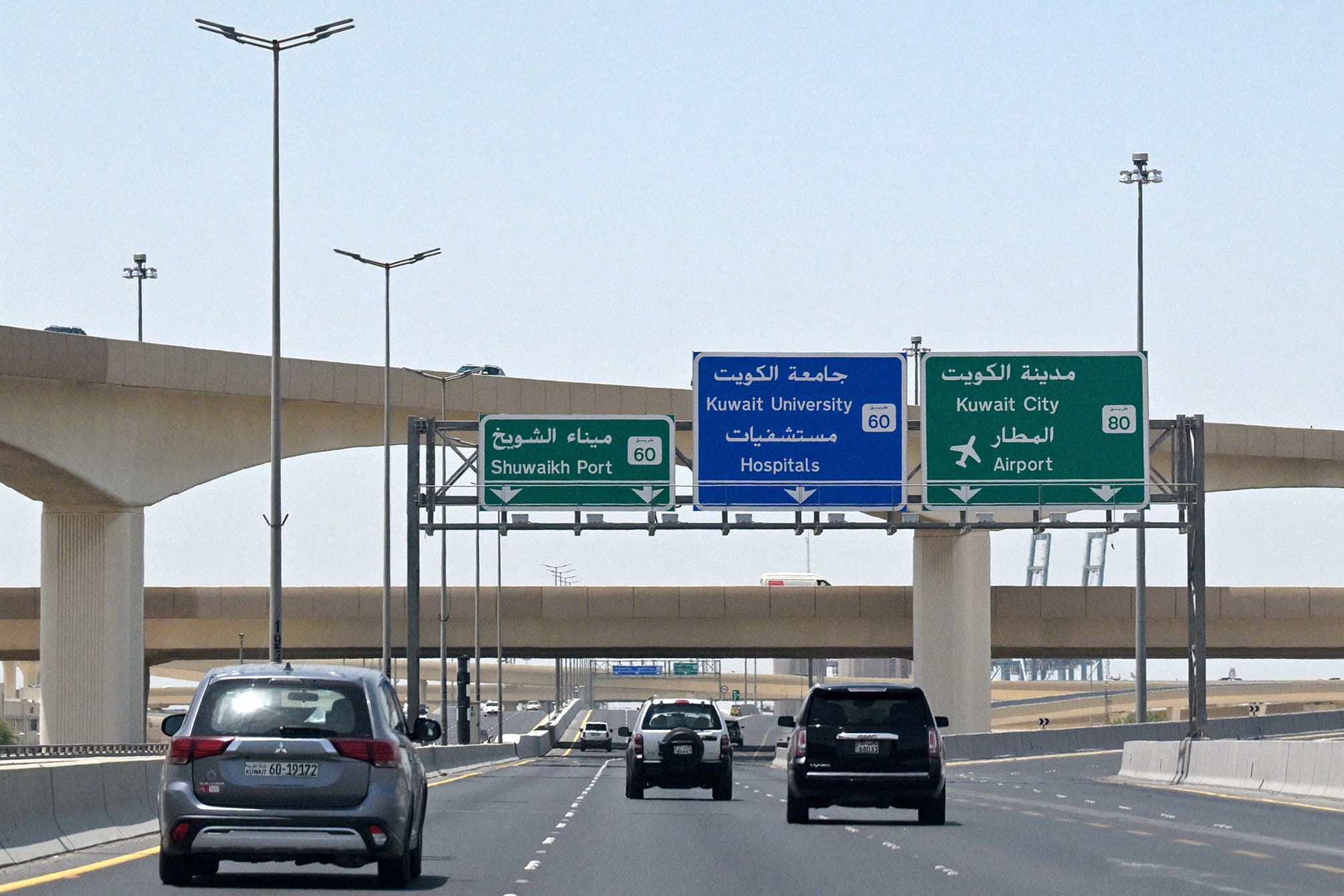 الكويت تعيد فتح مجالها الجوي بعد إغلاقه مؤقتاً بسبب هجمات إيرانية