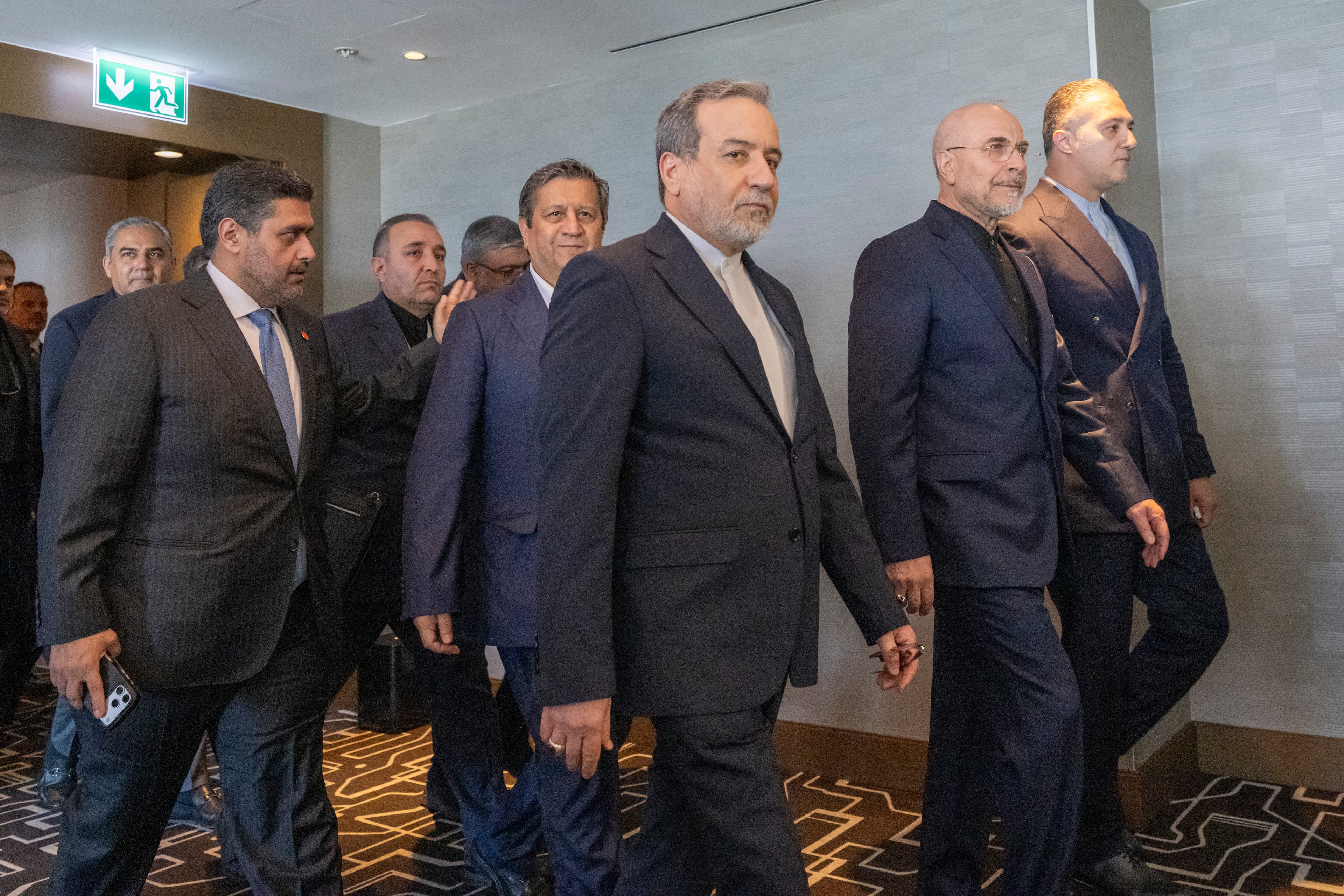 الوفد الإيراني يغادر مقرّ المحادثات مع أميركا بعد منشور لترمب