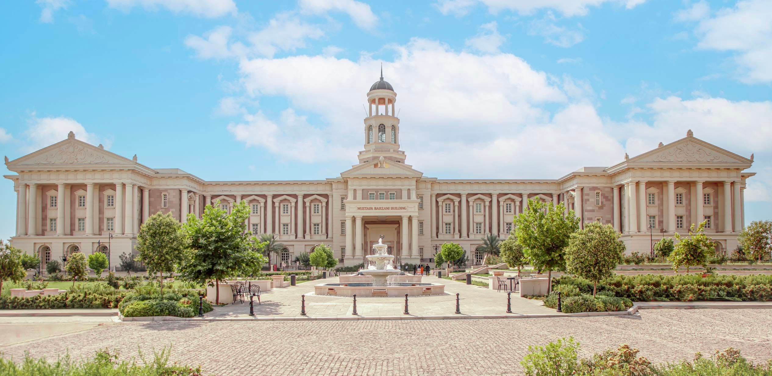 بعد لقاء رووداو.. الجامعة الأميركية في دهوك تمنح طالبيْن متفوقيْن من روجآفا كوردستان منحاً دراسية