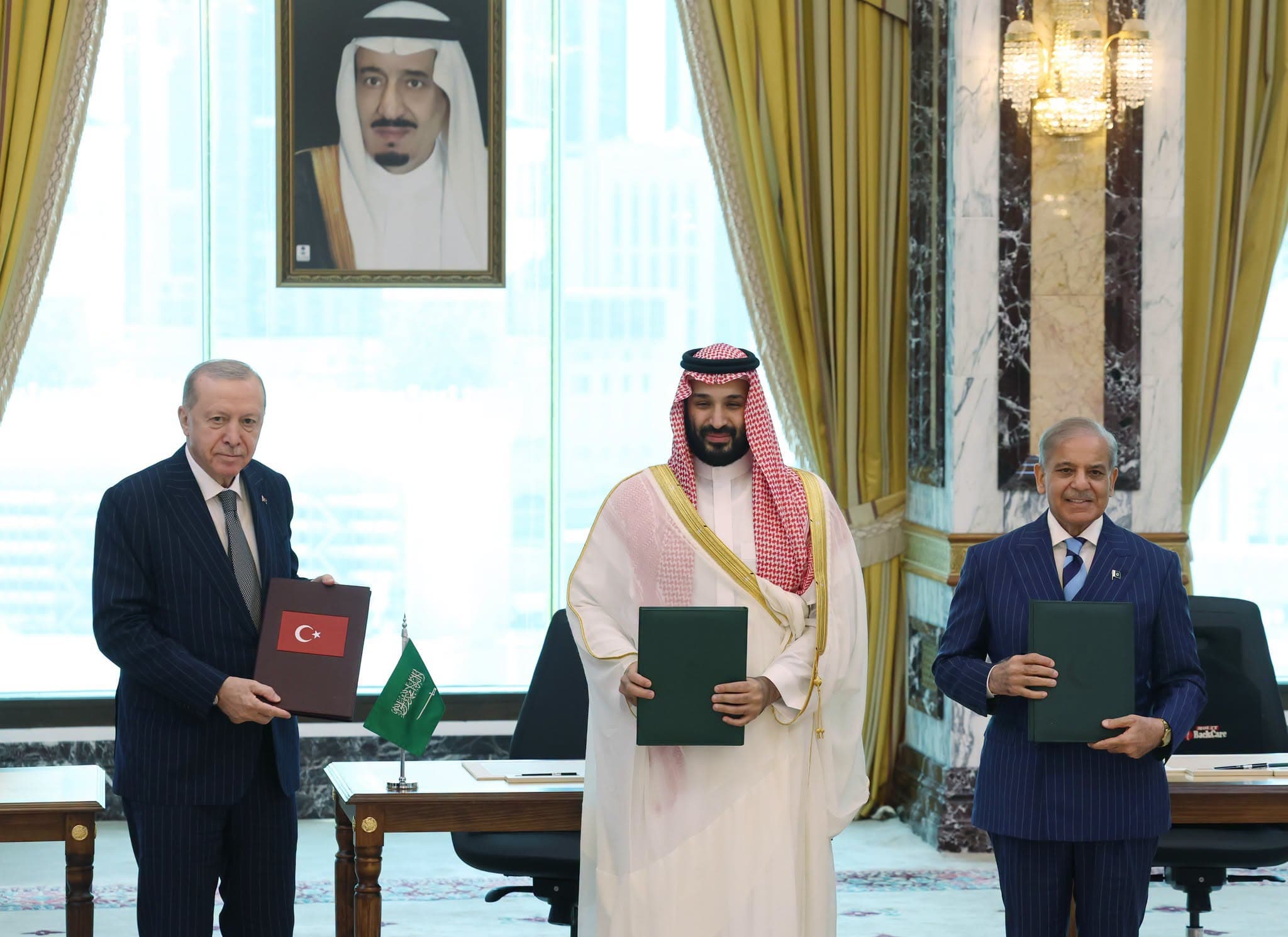 السعودية وتركيا وباكستان توقعان اتفاقية "دفاع مشترك": أي هجوم على إحداها هو هجوم عليها جميعاً
