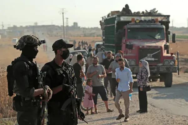 مشهد عودة النازحين إلى سرى كانيه. الصورة: AFP
