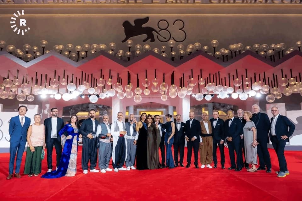كادر الفنانين والفنيين المشاركين بالفيلم في مهرجان البندقية السينمائي/ بلند طاهر - رووداو