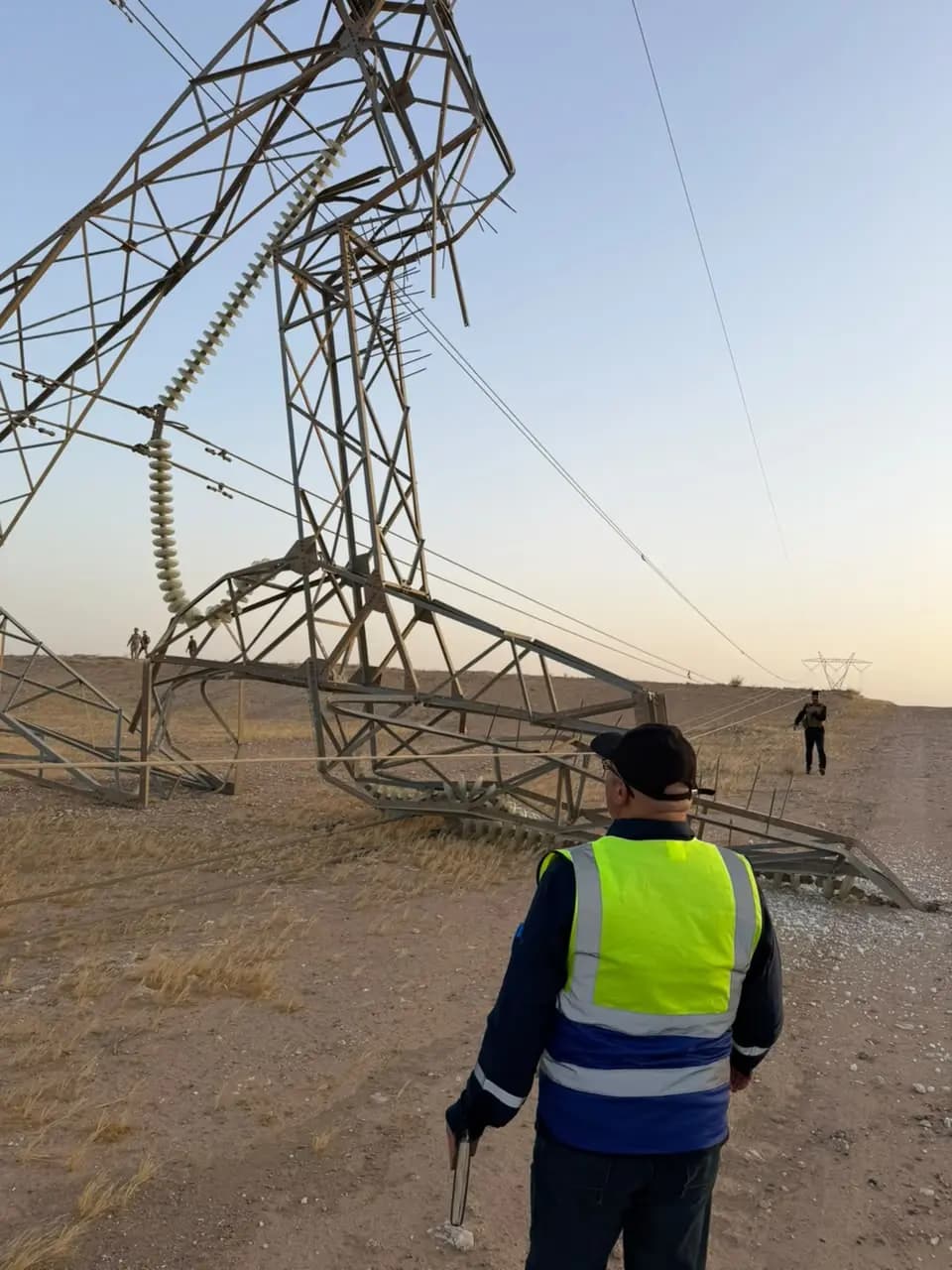 هجوم بعبوات ناسفة يعطّل برجاً لنقل الطاقة في غرب الأنبار
