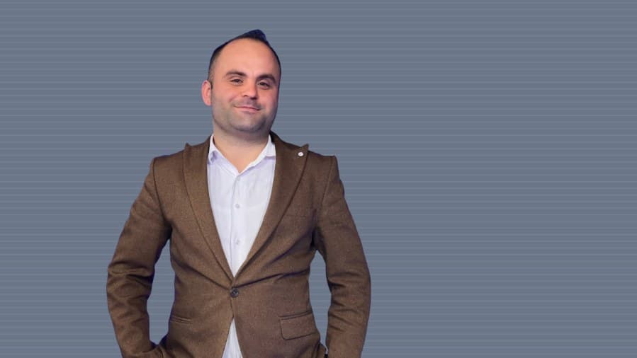 نیاز مستەفا