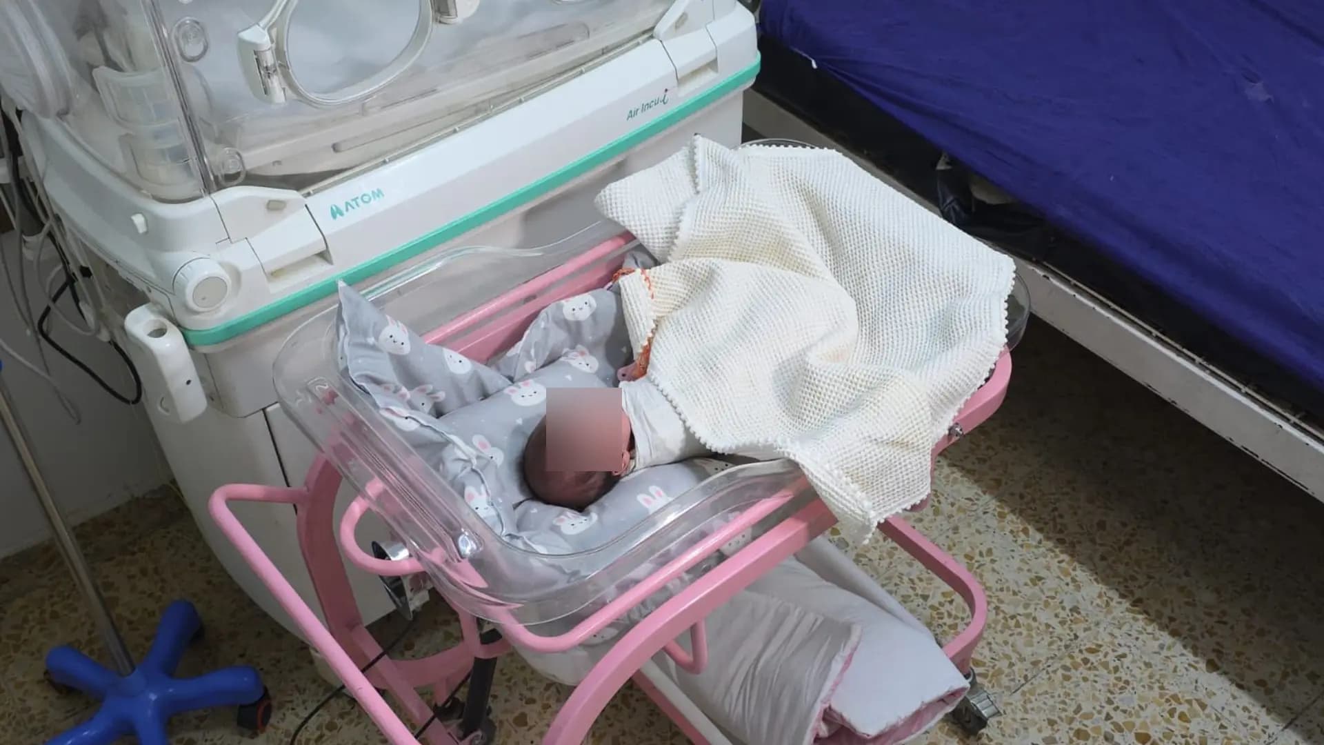 العثور على رضيع أمام مسجد في محافظة كركوك