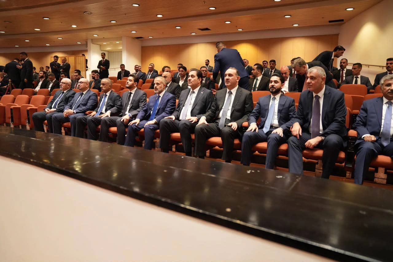 الحكومة العراقية تكتمل.. البرلمان يمنح الثقة لـ 3 نواب لرئيس الوزراء و11 وزيراً